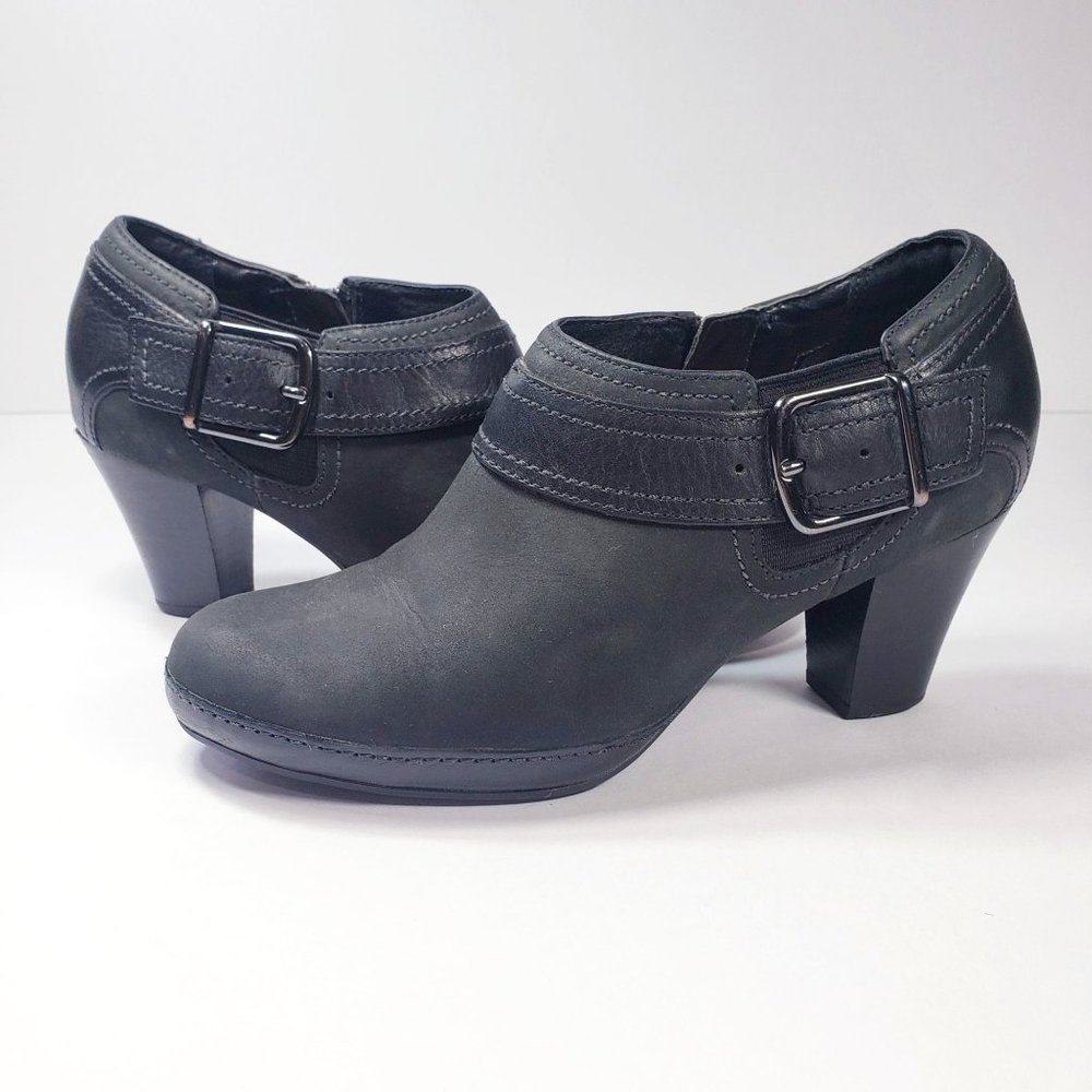 Clarks Women's Adreena Mid Ankle Black Boot size 6